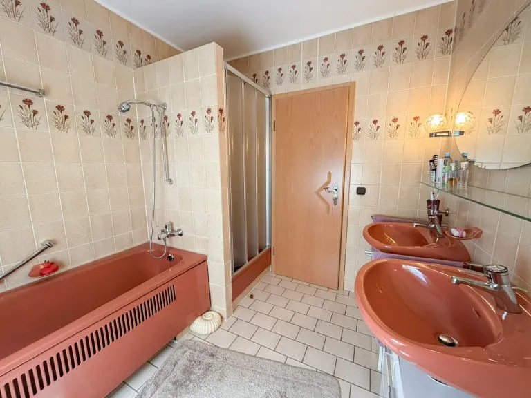 Immobilienangebot - Wissen - Alle - *RESERVIERT*Gepflegtes Ein-/Zweifamilienhaus mit Garten in zentraler Lage von Wissen!