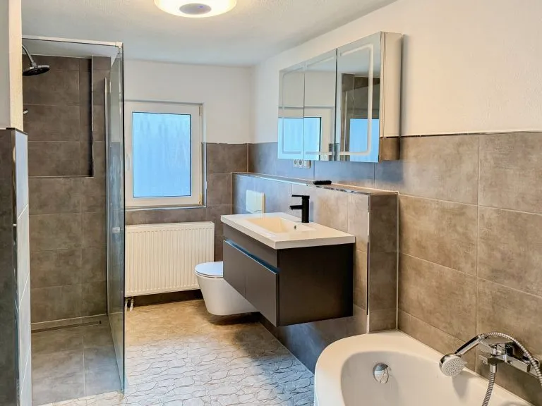 Immobilienangebot - Marzhausen - Alle - Stilvoll renoviert: Großes Bauernhaus mit 2 Pferdeboxen und Ausbaupotenzial für Wohnen & Arbeiten