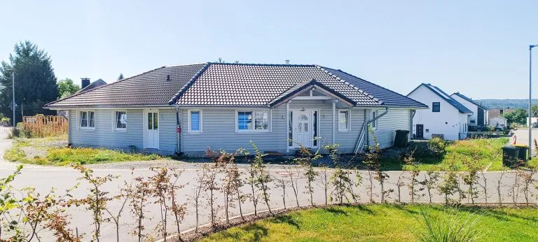Immobilienangebot - Deesen - Alle - *RESERVIERT* Ruhig wohnen, nachhaltig leben – 150 m² Bungalow mit PV & Wärmepumpe!