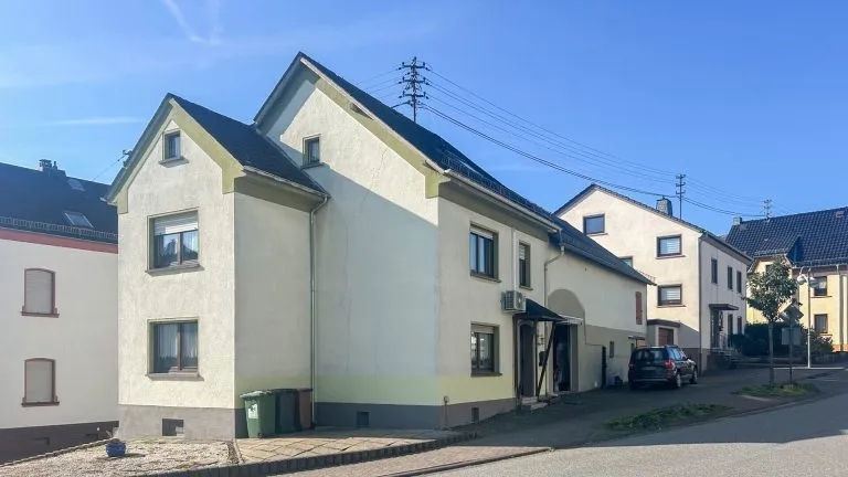 Immobilienangebot - Nauort - Alle - *RESERVIERT* Viel Raum für Ideen – Haus mit ca. 115 m² Wohnfläche und großer Scheune in Nauort!
