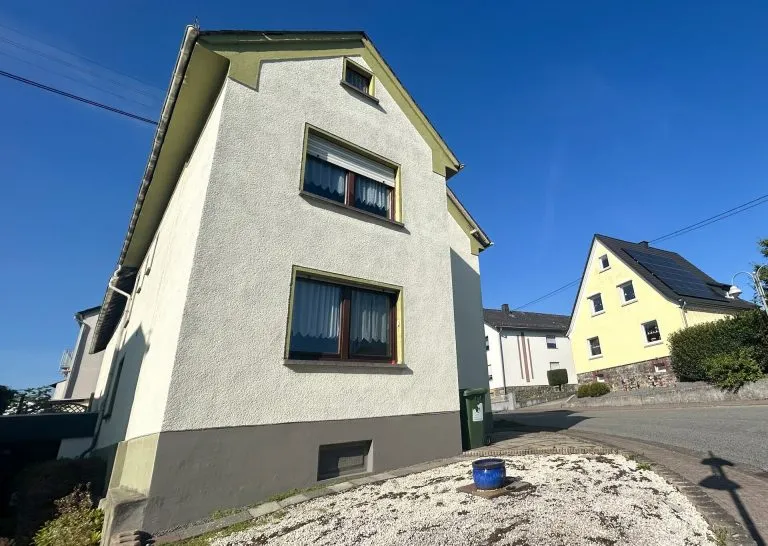 Immobilienangebot - Nauort - Alle - *RESERVIERT* Viel Raum für Ideen – Haus mit ca. 115 m² Wohnfläche und großer Scheune in Nauort!