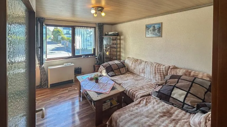 Immobilienangebot - Nauort - Alle - *RESERVIERT* Viel Raum für Ideen – Haus mit ca. 115 m² Wohnfläche und großer Scheune in Nauort!