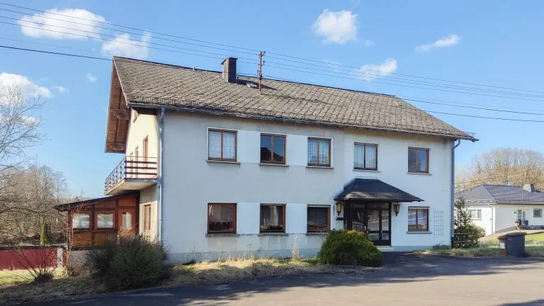 Immobilienangebot - Freirachdorf - Alle - Objekt mit Entwicklungspotenzial –317 m² Wfl. auf 1.974 m² Grundstück, für Investoren & Privatnutzer