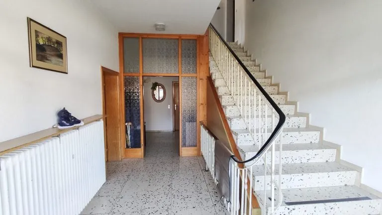 Immobilienangebot - Freirachdorf - Alle - Objekt mit Entwicklungspotenzial –317 m² Wfl. auf 1.974 m² Grundstück, für Investoren & Privatnutzer