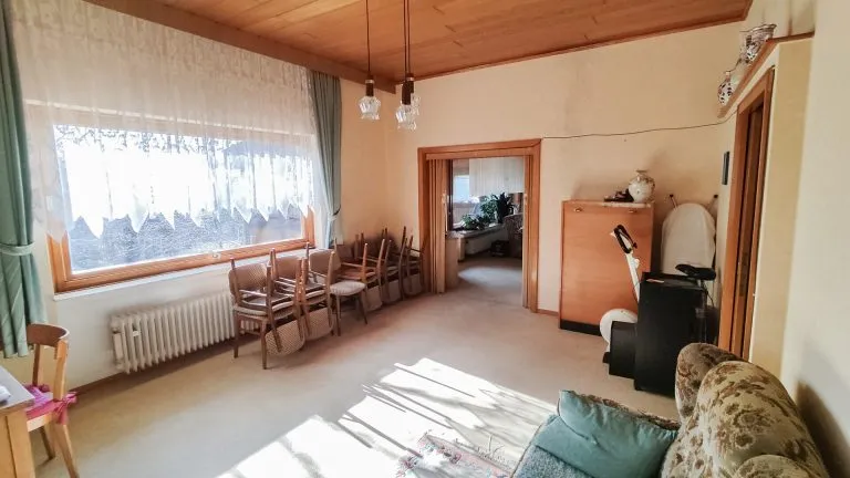 Immobilienangebot - Freirachdorf - Alle - Objekt mit Entwicklungspotenzial –317 m² Wfl. auf 1.974 m² Grundstück, für Investoren & Privatnutzer