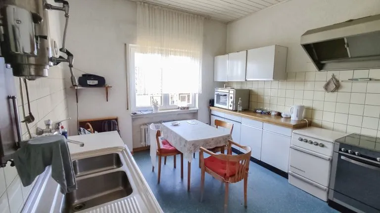 Immobilienangebot - Freirachdorf - Alle - Objekt mit Entwicklungspotenzial –317 m² Wfl. auf 1.974 m² Grundstück, für Investoren & Privatnutzer