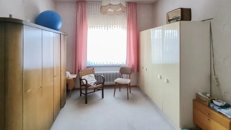 Immobilienangebot - Freirachdorf - Alle - Objekt mit Entwicklungspotenzial –317 m² Wfl. auf 1.974 m² Grundstück, für Investoren & Privatnutzer