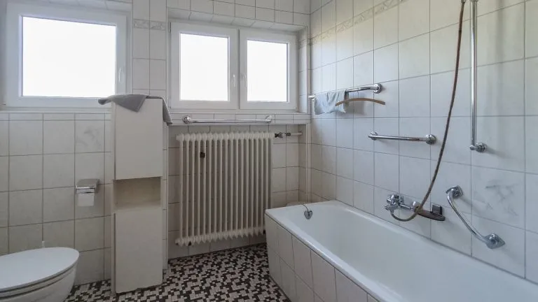 Immobilienangebot - Freirachdorf - Alle - Objekt mit Entwicklungspotenzial –317 m² Wfl. auf 1.974 m² Grundstück, für Investoren & Privatnutzer