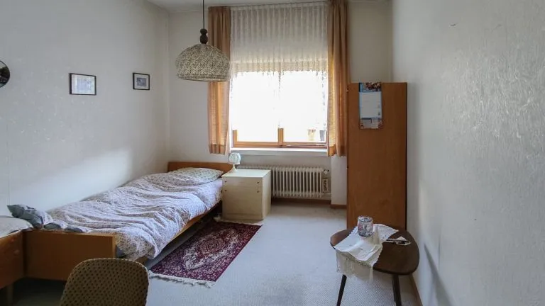Immobilienangebot - Freirachdorf - Alle - Objekt mit Entwicklungspotenzial –317 m² Wfl. auf 1.974 m² Grundstück, für Investoren & Privatnutzer