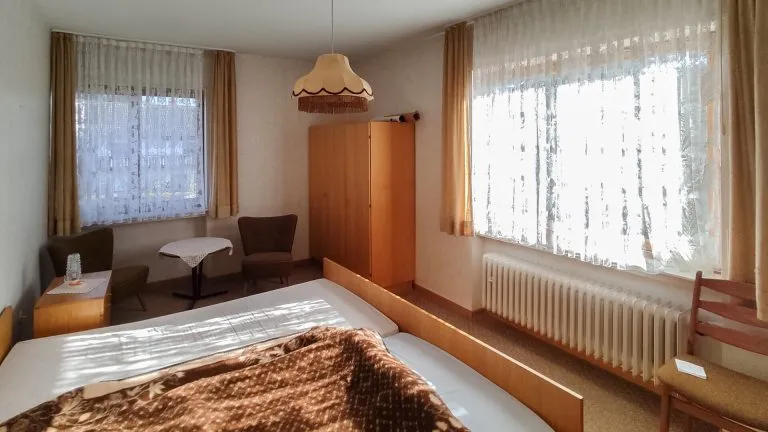 Immobilienangebot - Freirachdorf - Alle - Objekt mit Entwicklungspotenzial –317 m² Wfl. auf 1.974 m² Grundstück, für Investoren & Privatnutzer