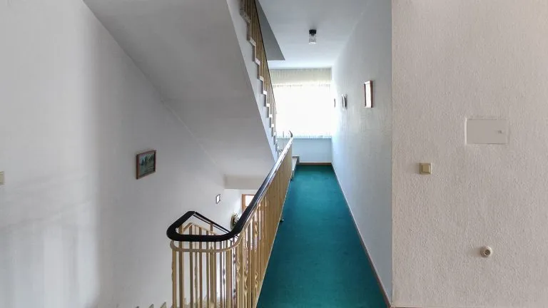 Immobilienangebot - Freirachdorf - Alle - Objekt mit Entwicklungspotenzial –317 m² Wfl. auf 1.974 m² Grundstück, für Investoren & Privatnutzer