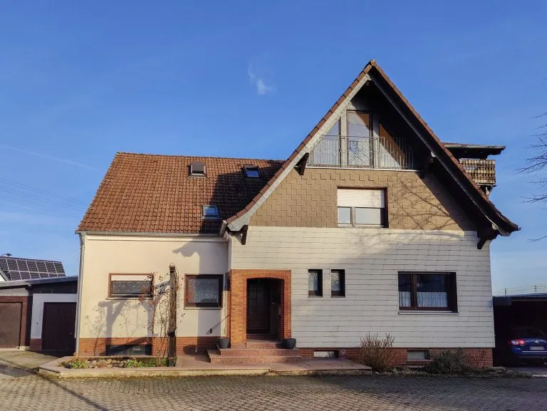Immobilienangebot - Flammersfeld - Alle - ***Reduziert***Einfamilienhaus mit ELW, 2 Garagen und Fernblick zwischen Flammersfeld und Horhausen!