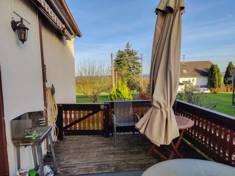 Immobilienangebot - Flammersfeld - Alle - ***Reduziert***Einfamilienhaus mit ELW, 2 Garagen und Fernblick zwischen Flammersfeld und Horhausen!