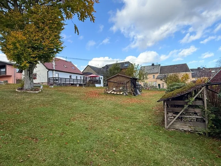 Immobilienangebot - Hachenburg VG - Alle - *RESERVIERT*  EFH in familienfreundlicher Ortschaft - Mit tollem Fernblick - sep. Bauplatz möglich!