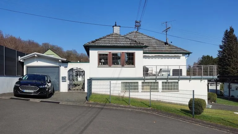 Immobilienangebot - Freilingen - Alle - *RESERVIERT* Ruhig gelegenes Einfamilienhaus mit Einliegerwohnung und großem Grundstück in Freilingen!