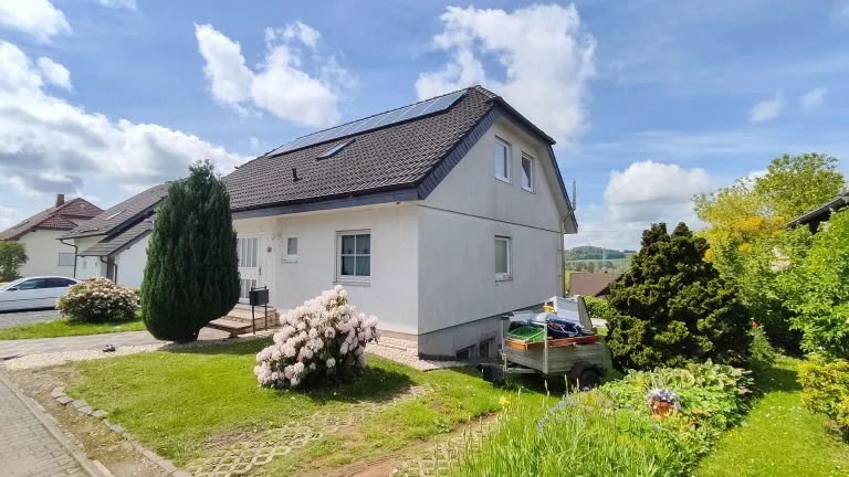 Immobilienangebot - Brandscheid - Alle - Gepflegtes Einfamilienhaus mit Einliegerwohnung in ruhiger Lage von Brandscheid – Baujahr 1998