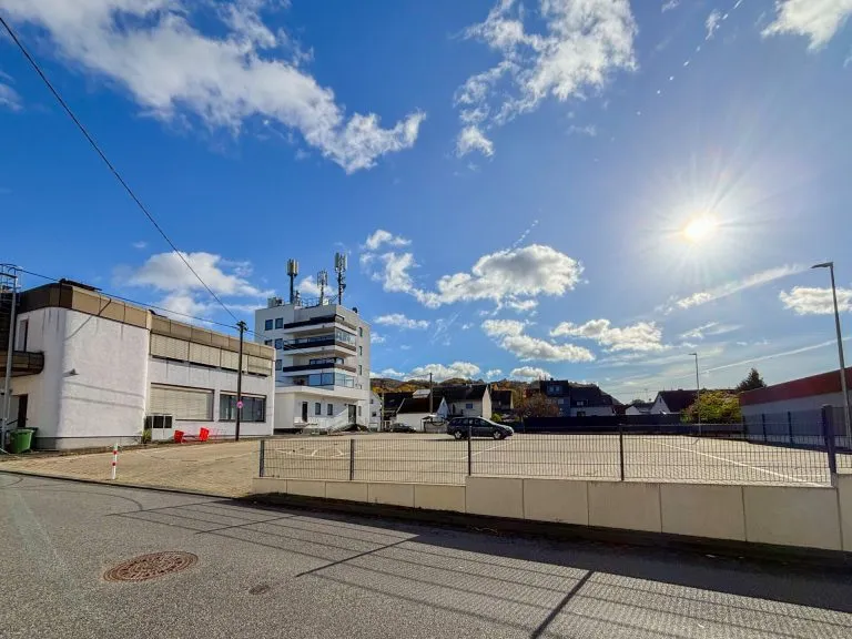 Immobilienangebot - Rheinbrohl - Alle - Großzügiges Baugrundstück in Rheinbrohl - Baugenehmigung für Projekt mit 15 WE bereits vorhanden!