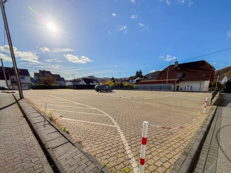 Immobilienangebot - Rheinbrohl - Alle - Großzügiges Baugrundstück in Rheinbrohl - Baugenehmigung für Projekt mit 15 WE bereits vorhanden!