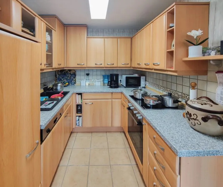 Immobilienangebot - Altenkirchen - Alle - Teilvermietetes Zweifamilienhaus (erweiterbar) mit großem Grundstück und 3 Garagen in Randlage von AK!