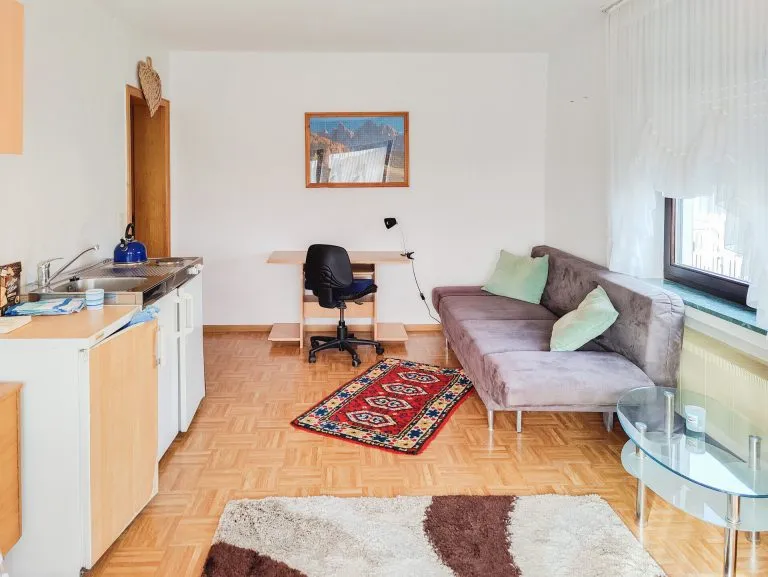 Immobilienangebot - Altenkirchen - Alle - Teilvermietetes Zweifamilienhaus (erweiterbar) mit großem Grundstück und 3 Garagen in Randlage von AK!