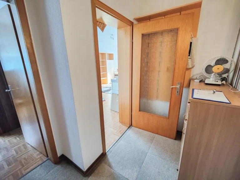 Immobilienangebot - Altenkirchen - Alle - Teilvermietetes Zweifamilienhaus (erweiterbar) mit großem Grundstück und 3 Garagen in Randlage von AK!