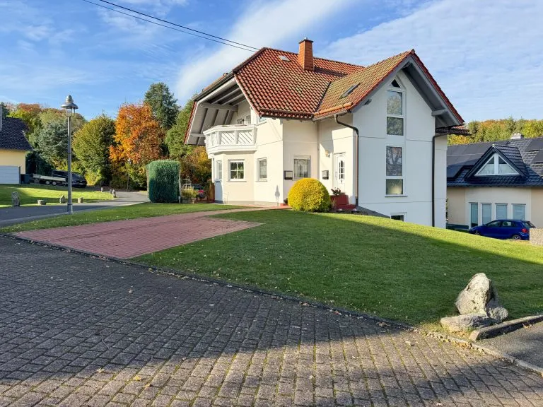 Immobilienangebot - VG Wallmerod - Alle - Gepflegtes, solides und vermietetes 3 Parteienhaus-Mehrfamilienhaus in ruhiger Lage bei Wallmerod!