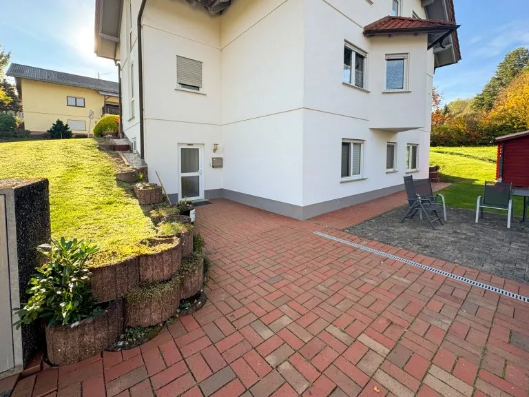 Immobilienangebot - VG Wallmerod - Alle - Gepflegtes, solides und vermietetes 3 Parteienhaus-Mehrfamilienhaus in ruhiger Lage bei Wallmerod!