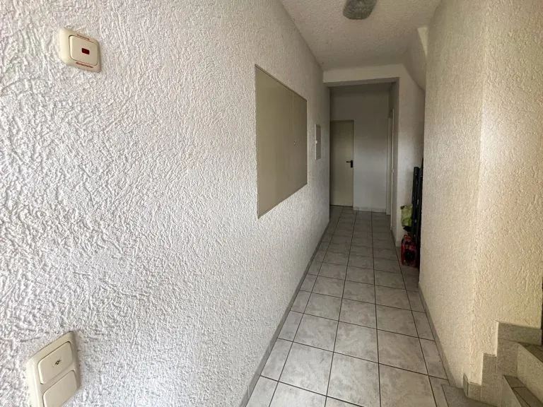 Immobilienangebot - VG Wallmerod - Alle - Gepflegtes, solides und vermietetes 3 Parteienhaus-Mehrfamilienhaus in ruhiger Lage bei Wallmerod!