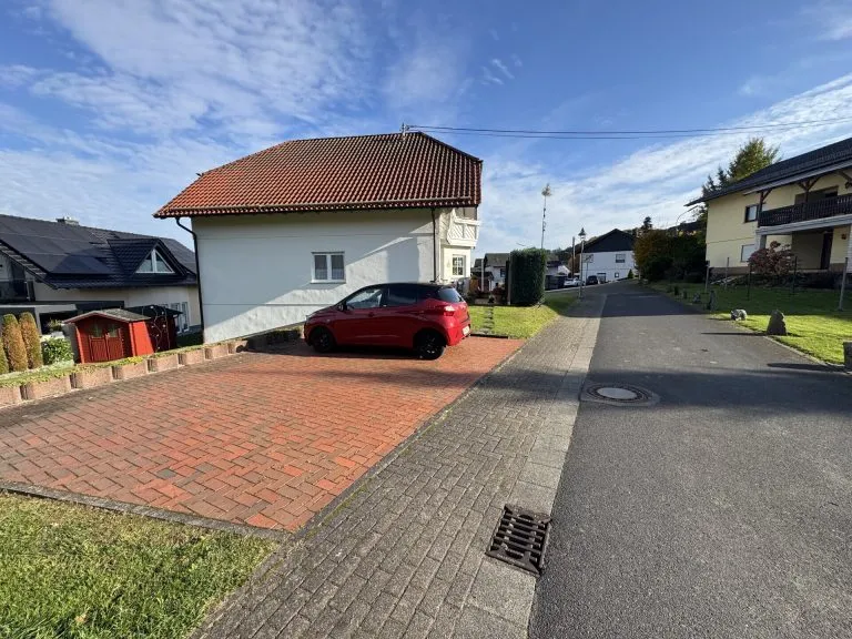 Immobilienangebot - VG Wallmerod - Alle - Gepflegtes, solides und vermietetes 3 Parteienhaus-Mehrfamilienhaus in ruhiger Lage bei Wallmerod!