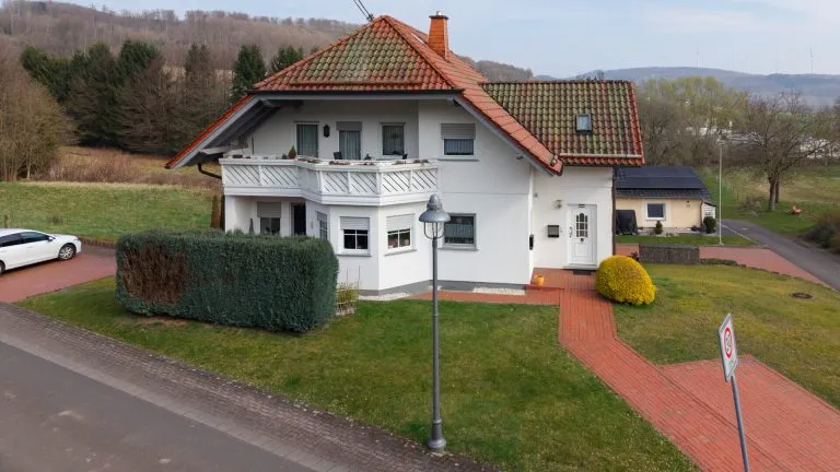 Immobilienangebot - VG Wallmerod - Alle - Gepflegtes, solides und vermietetes 3 Parteienhaus-Mehrfamilienhaus in ruhiger Lage bei Wallmerod!