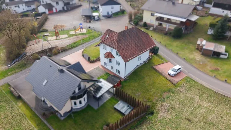 Immobilienangebot - VG Wallmerod - Alle - Gepflegtes, solides und vermietetes 3 Parteienhaus-Mehrfamilienhaus in ruhiger Lage bei Wallmerod!