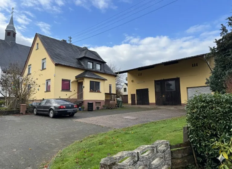 Immobilienangebot - Merkelbach - Alle - *RESERVIERT* Einfamilienhaus mit großem Nebengebäude – großzügiges Grundstück inklusive!
