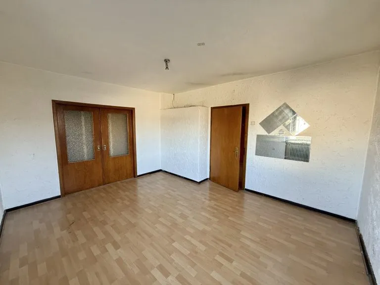 Immobilienangebot - Merkelbach - Alle - *RESERVIERT* Einfamilienhaus mit großem Nebengebäude – großzügiges Grundstück inklusive!
