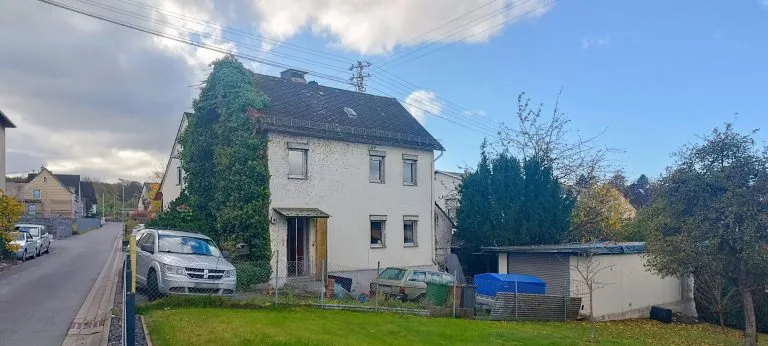 Immobilienangebot - Ransbach-Baumbach - Alle - ***RESERVIERT***
Charmantes Wohnhaus in Ransbach-Baumbach – ideal für eine liebevolle Neugestaltung