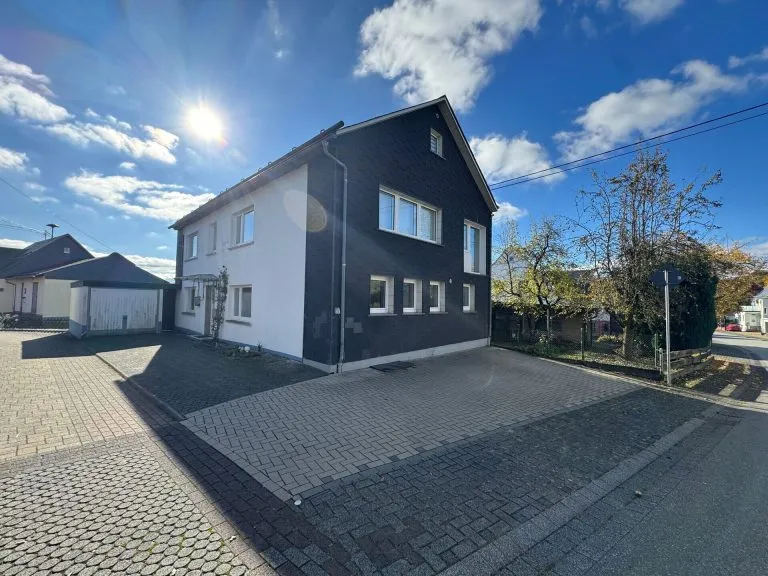 Immobilienangebot - Zehnhausen bei Rennerod - Alle - Renoviertes Ein-/Zweifamilienhaus mit Charakter nahe Rennerod!