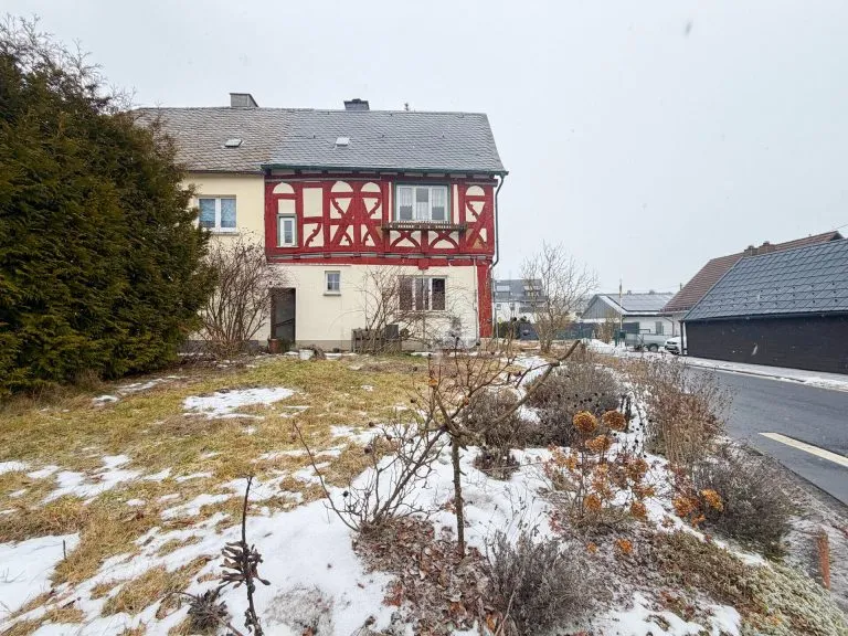 Immobilienangebot - Hellenhahn-Schellenberg - Alle - Sanierungsbedürftiges Einfamilienhaus in schöner Ortslage nahe Rennerod!