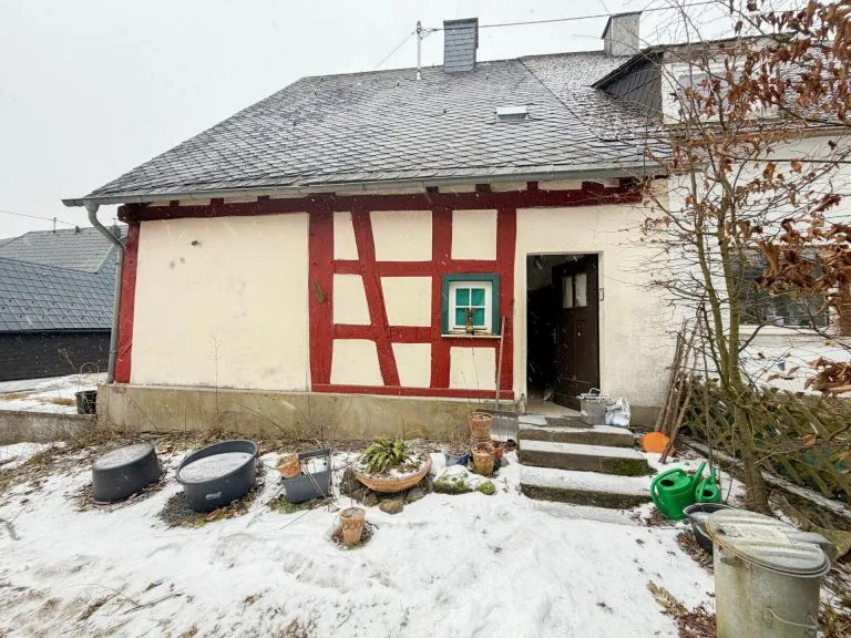 Immobilienangebot - Hellenhahn-Schellenberg - Alle - Sanierungsbedürftiges Einfamilienhaus in schöner Ortslage nahe Rennerod!