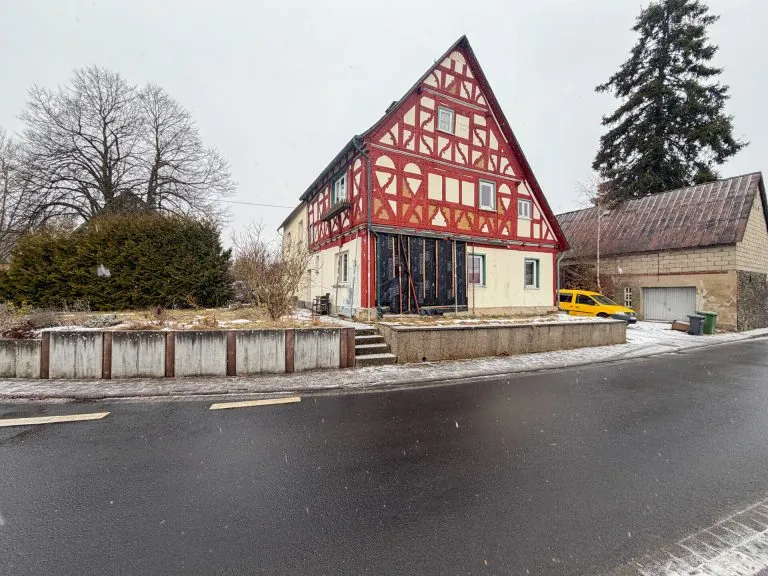 Immobilienangebot - Hellenhahn-Schellenberg - Alle - Sanierungsbedürftiges Einfamilienhaus in schöner Ortslage nahe Rennerod!