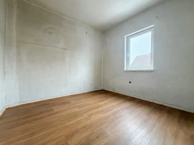 Immobilienangebot - Hellenhahn-Schellenberg - Alle - Sanierungsbedürftiges Einfamilienhaus in schöner Ortslage nahe Rennerod!