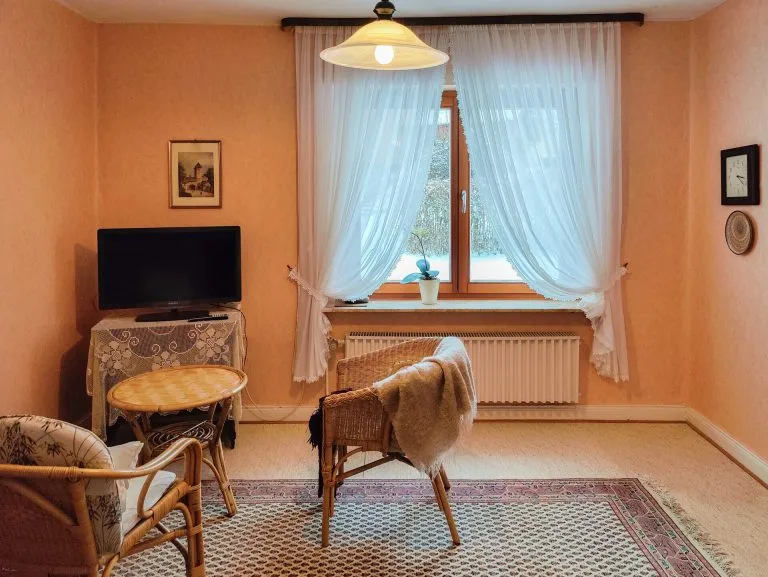Immobilienangebot - Altenkirchen VG - Alle - ***Reduziert***Ein-/Zweifamilienhaus mit großem Grundstück in idyllischer Ortsrandlage zwischen Altenkirchen und Hamm/Sieg!