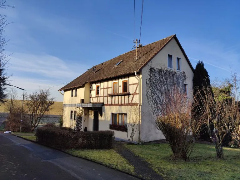 Immobilienangebot - Altenkirchen VG - Alle - ***Reduziert***Ein-/Zweifamilienhaus mit großem Grundstück in idyllischer Ortsrandlage zwischen Altenkirchen und Hamm/Sieg!