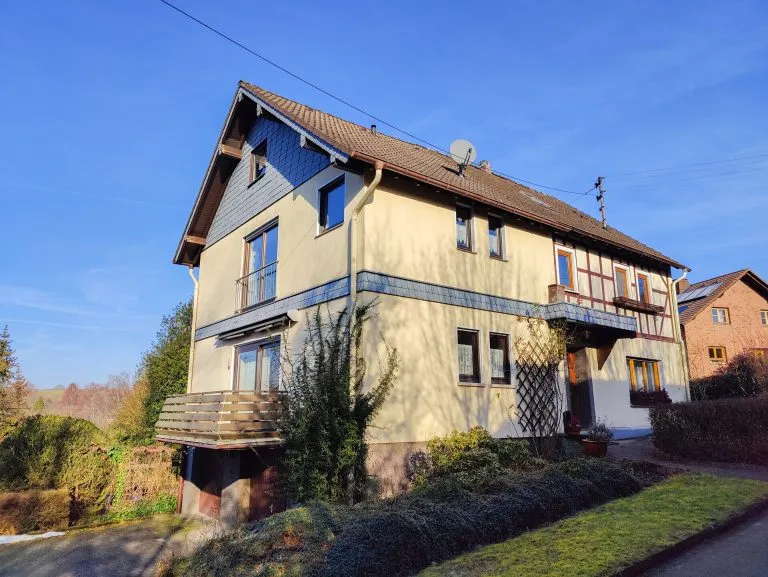 Immobilienangebot - Altenkirchen VG - Alle - ***Reduziert***Ein-/Zweifamilienhaus mit großem Grundstück in idyllischer Ortsrandlage zwischen Altenkirchen und Hamm/Sieg!