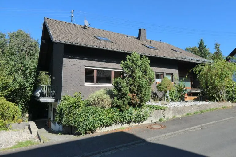 Immobilienangebot - Kirchen VG - Alle - *RESERVIERT* Solides Einfamilienhaus mit Einliegerwohnung und attraktiven Gestaltungsmöglichkeiten!