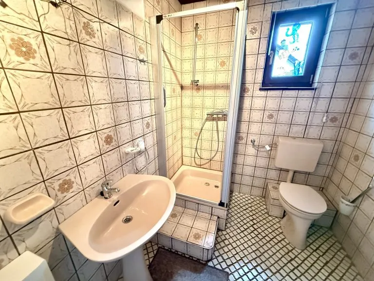 Immobilienangebot - Kirchen VG - Alle - *RESERVIERT* Solides Einfamilienhaus mit Einliegerwohnung und attraktiven Gestaltungsmöglichkeiten!