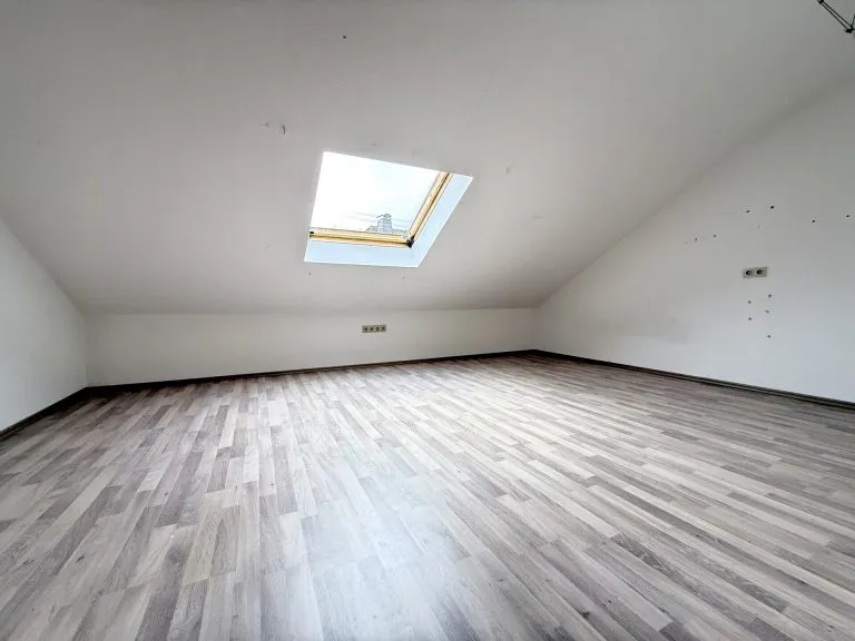 Immobilienangebot - Kirchen VG - Alle - *RESERVIERT* Solides Einfamilienhaus mit Einliegerwohnung und attraktiven Gestaltungsmöglichkeiten!