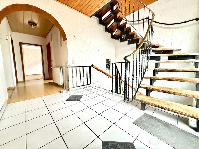 Immobilienangebot - Kirchen VG - Alle - *RESERVIERT* Solides Einfamilienhaus mit Einliegerwohnung und attraktiven Gestaltungsmöglichkeiten!