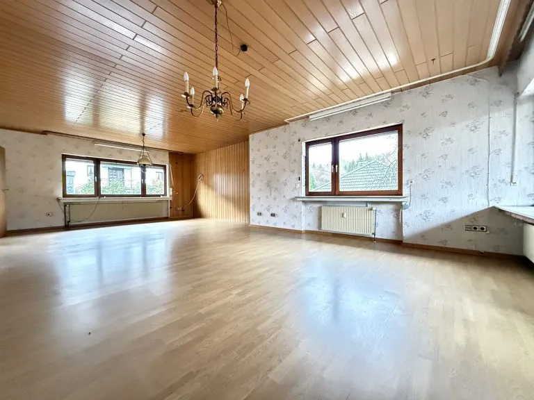 Immobilienangebot - Kirchen VG - Alle - *RESERVIERT* Solides Einfamilienhaus mit Einliegerwohnung und attraktiven Gestaltungsmöglichkeiten!