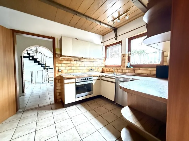Immobilienangebot - Kirchen VG - Alle - *RESERVIERT* Solides Einfamilienhaus mit Einliegerwohnung und attraktiven Gestaltungsmöglichkeiten!
