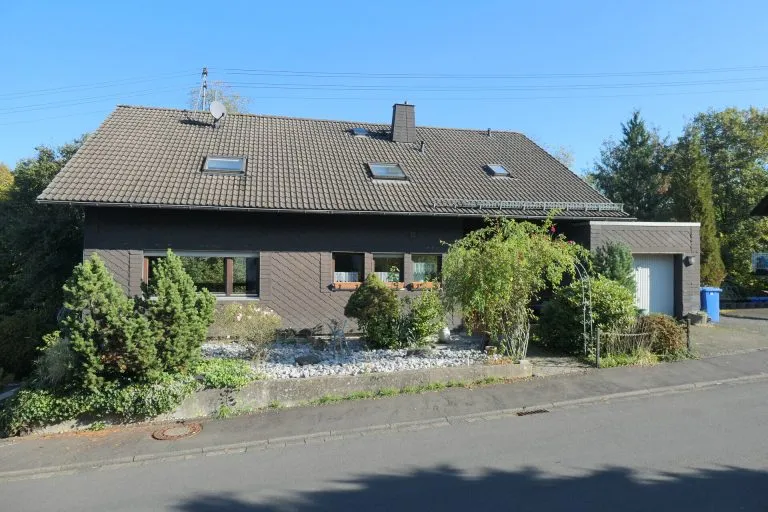 Immobilienangebot - Kirchen VG - Alle - *RESERVIERT* Solides Einfamilienhaus mit Einliegerwohnung und attraktiven Gestaltungsmöglichkeiten!