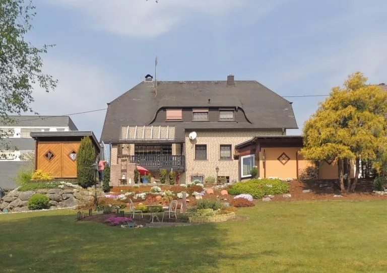 Immobilienangebot - Betzdorf VG - Alle - Top gepflegtes Einfamilienhaus mit einer herrlichen Gartenlandschaft, am Waldrand gelegen!